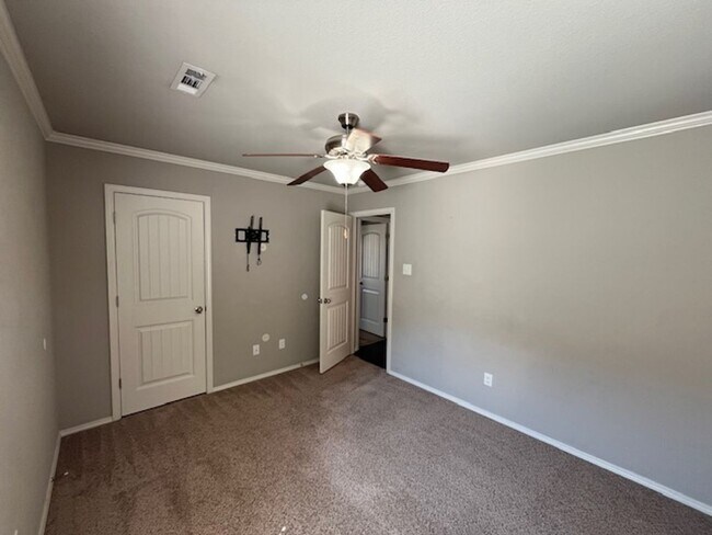 Building Photo - 2720 Brighton Pl