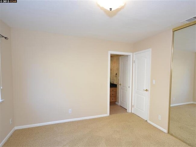 Building Photo - 655 Sun Tree Ct