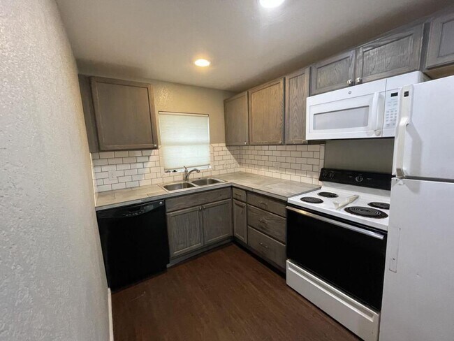 Primary Photo - 2304 Washington Avenue Apt.