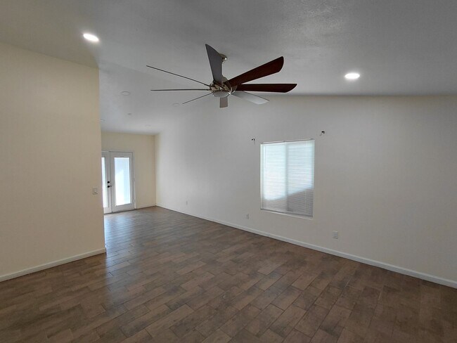 Building Photo - Modern Comfort Meets Family-Friendly Living in a Great Neighborhood