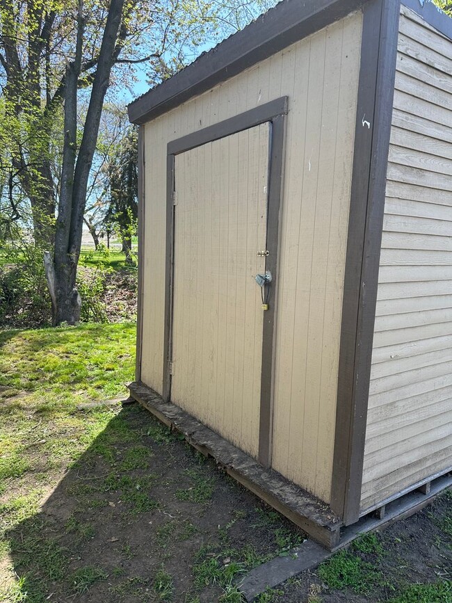 Building Photo - Newly remodeled trailer in park