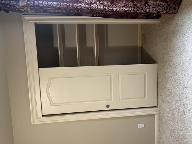 Building Photo - 15715 SE Bybee Dr