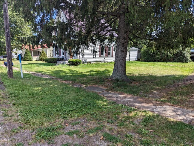 Apartment B driveway and part of the shared yard - 3982 Church St