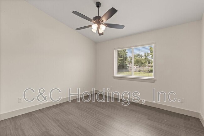 Building Photo - 4541 E 32nd Pl