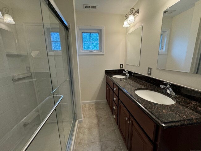 Building Photo - 24 Oak Branch Dr