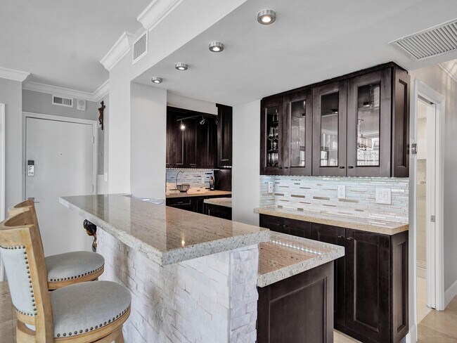 Building Photo - 209 N Fort Lauderdale Beach Blvd