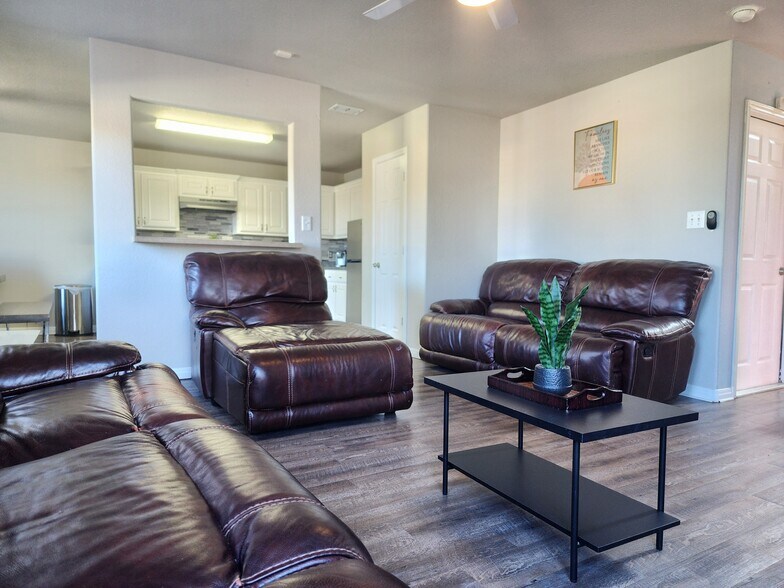 Building Photo - 5866 Wildcat Cyn