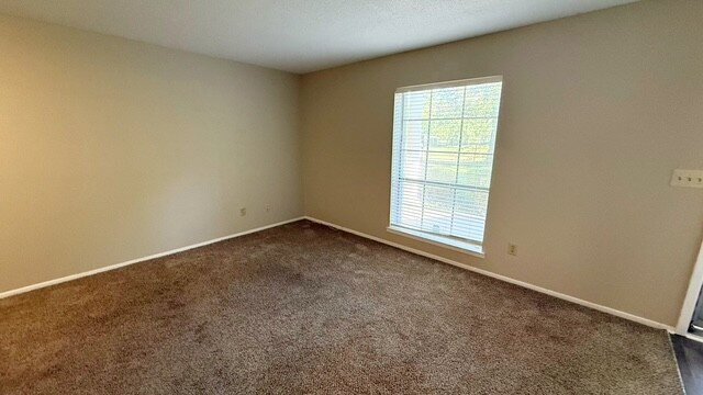 Building Photo - NORTH/EAST UPDATED 2 BEDROOM CONDOMINIUM AVAILABLE NOW!