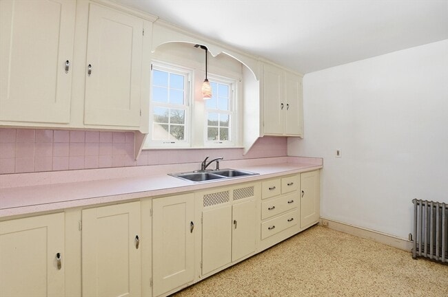 Building Photo - 12 Cardinal Rd