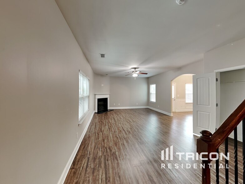 Building Photo - 120 Leland Ln