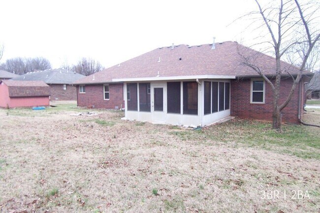 Building Photo - 813 Mark St