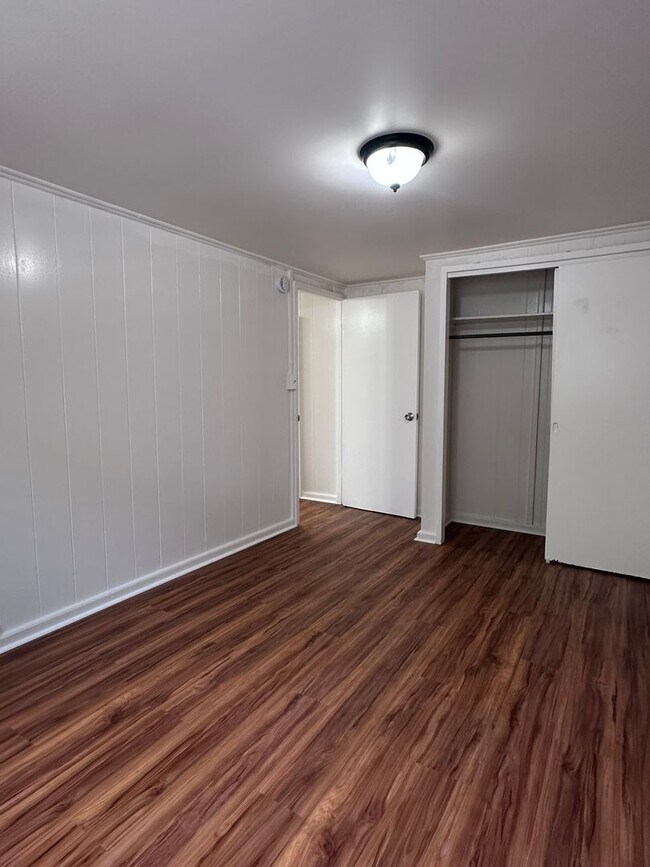 Building Photo - 1701 Skyline Dr