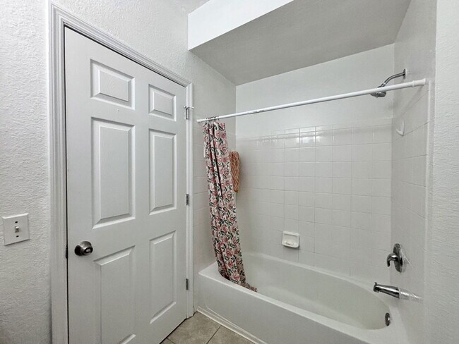 Building Photo - 8300 Elm Park Dr