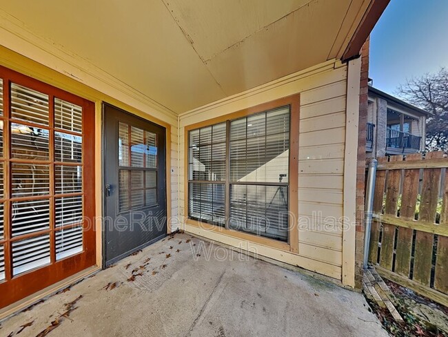 Building Photo - 16301 Ledgemont Ln