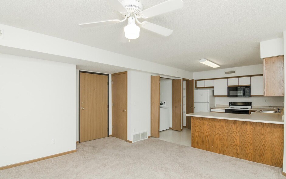 Building Photo - 2518 Rushmore Dr
