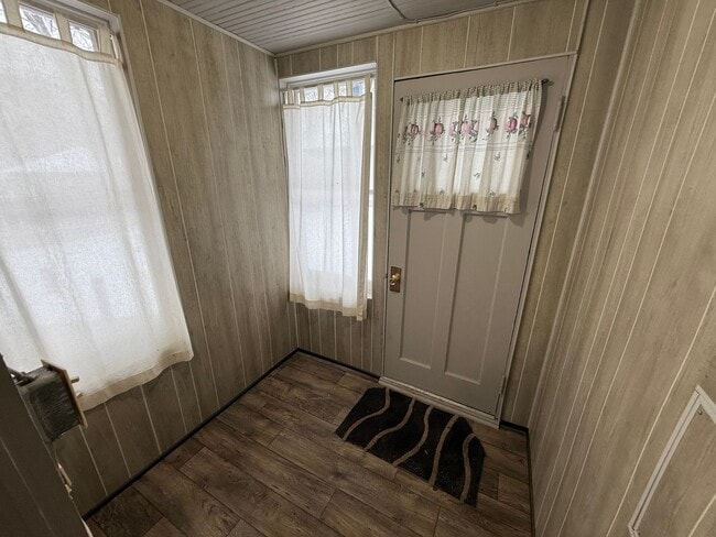 Building Photo - 426 1st St NW