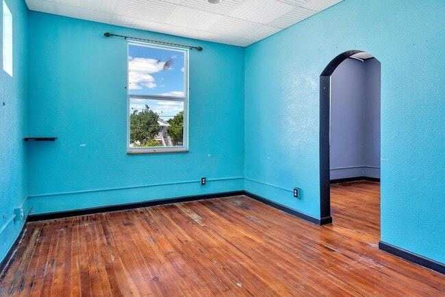 Building Photo - 521 N Dixie Hwy