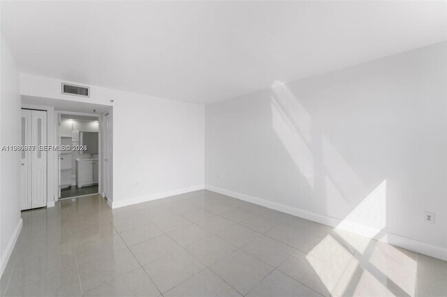 Building Photo - 17890 W Dixie Hwy