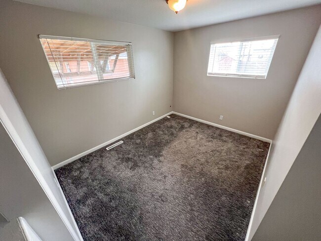 Building Photo - 147 W Fremont Ave