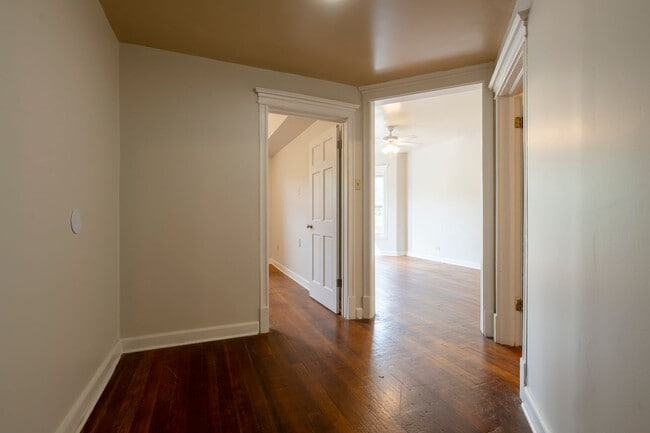 Building Photo - Sunny Spacious 3 Bedroom 1 Bathroom