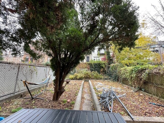 Building Photo - 505 Hicks St