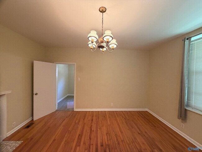 Building Photo - 1318 9th Ave SE