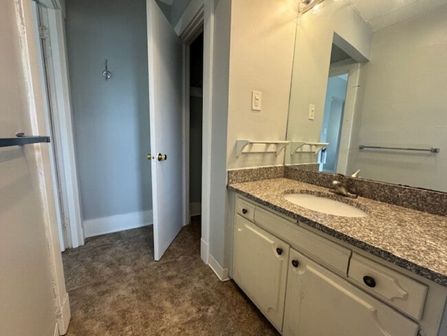 Building Photo - 941-943 St. James Street