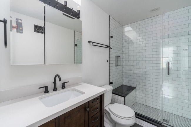 Building Photo - 5 N Linwood Ave