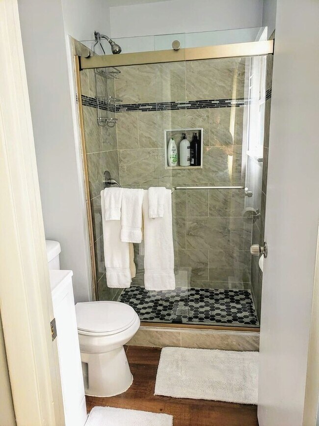 Building Photo - 202 Glen Rd