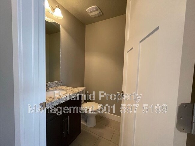 Building Photo - 9257 Ashbourne Dr