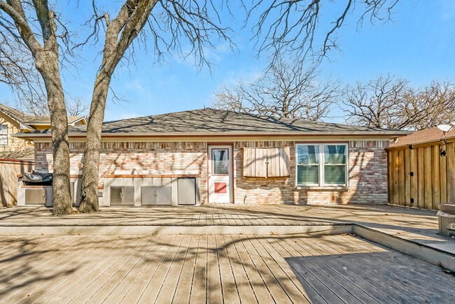 Building Photo - 806 Love Wood Ln