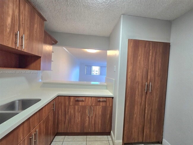 Building Photo - 6960 Miami Gardens Dr