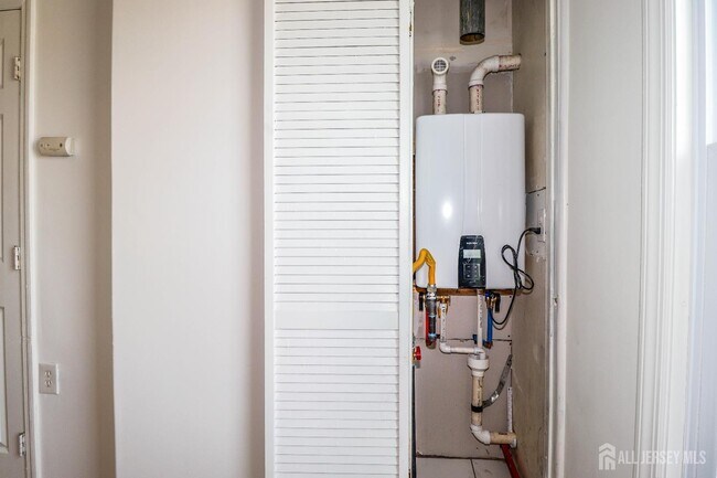 Building Photo - 364 Market St