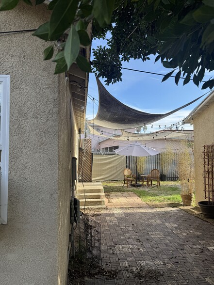 Building Photo - 6704 Nagle Ave