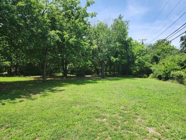 Building Photo - 4213 N Lottie Ave