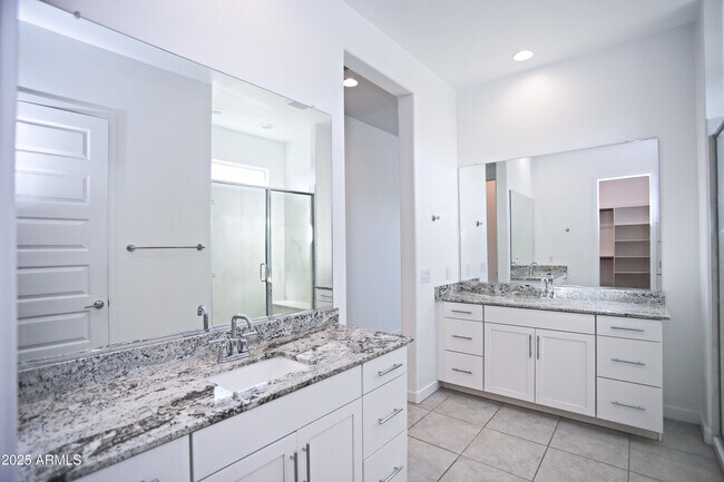 Building Photo - 4623 S 111th Dr