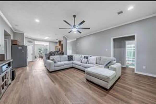 Building Photo - This fantastic 5/3 in Dove Crossing