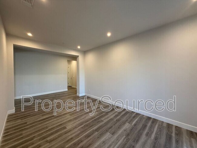 Building Photo - 614 Madrone St