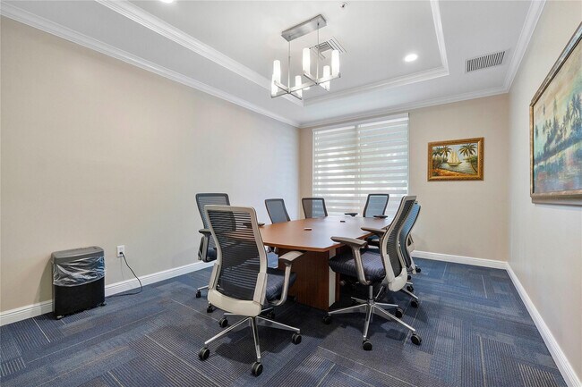 Building Photo - 625 Casa Loma Blvd