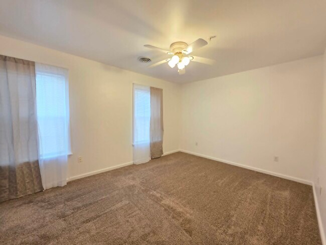 Building Photo - 1011 Granite Ct