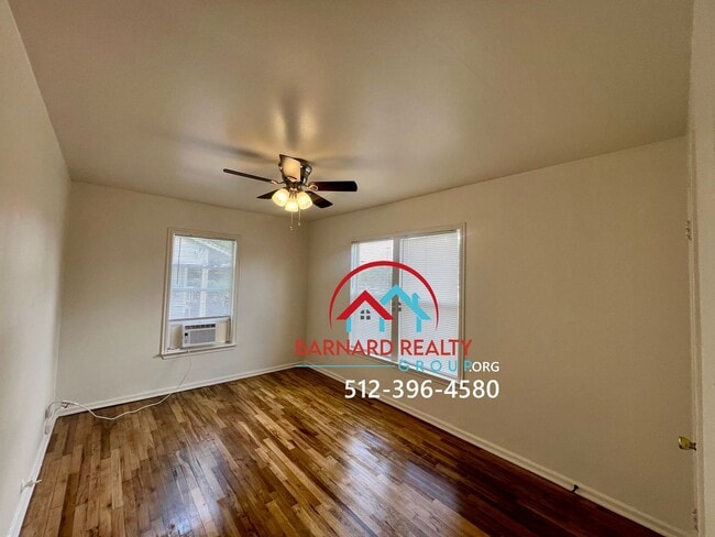Building Photo - Available: Charming 2 Bedroom 1 Bath with ...