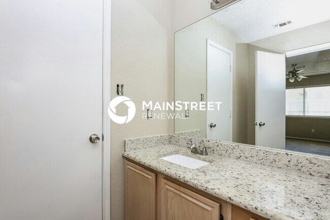 Building Photo - 3 Bedroom Pet-Friendly Home in Fort Worth,...