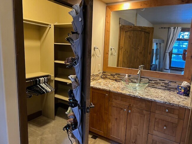 Building Photo - Unfurnished 2 bedroom in Frisco. Walk to Main Street! Garage and private Hot tub!