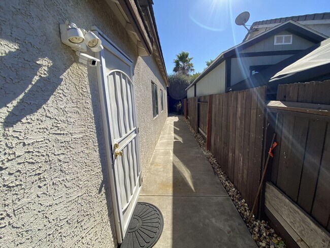Building Photo - Charming Single-Story Home in Tracy — Across from the Park!