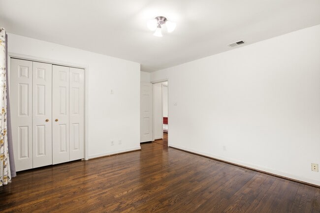 Building Photo - 5238 Kinglet St