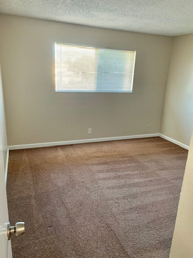 Building Photo - 2 Bedroom 1 Bathroom Condo in Antioch - AVAILABLE NOW !!
