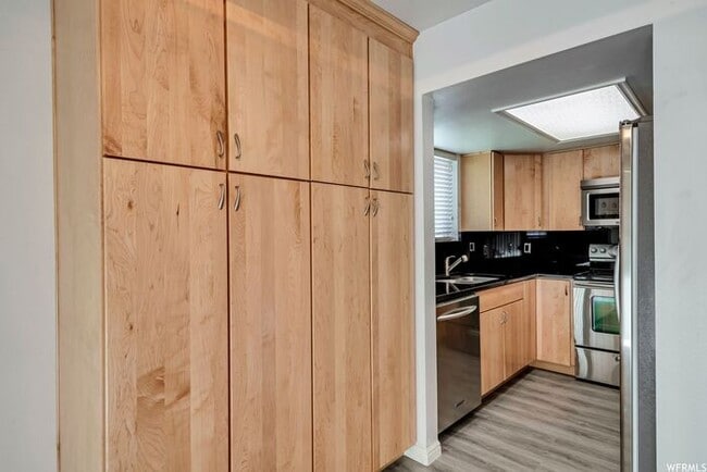 Building Photo - AWESOME GROUND FLOOR CONDO IN OREM