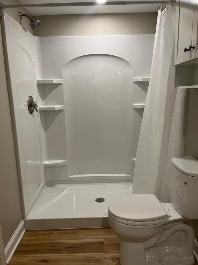 Building Photo - Renovated 5 Bedroom house in Saint Paul