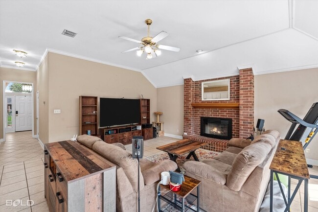 Building Photo - 4 Bedroom 2.5 Bathroom in Stockwell