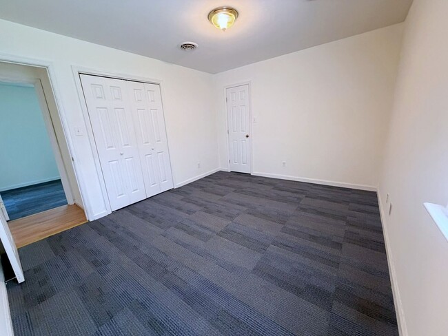 Building Photo - 9625 Shiloh Dr